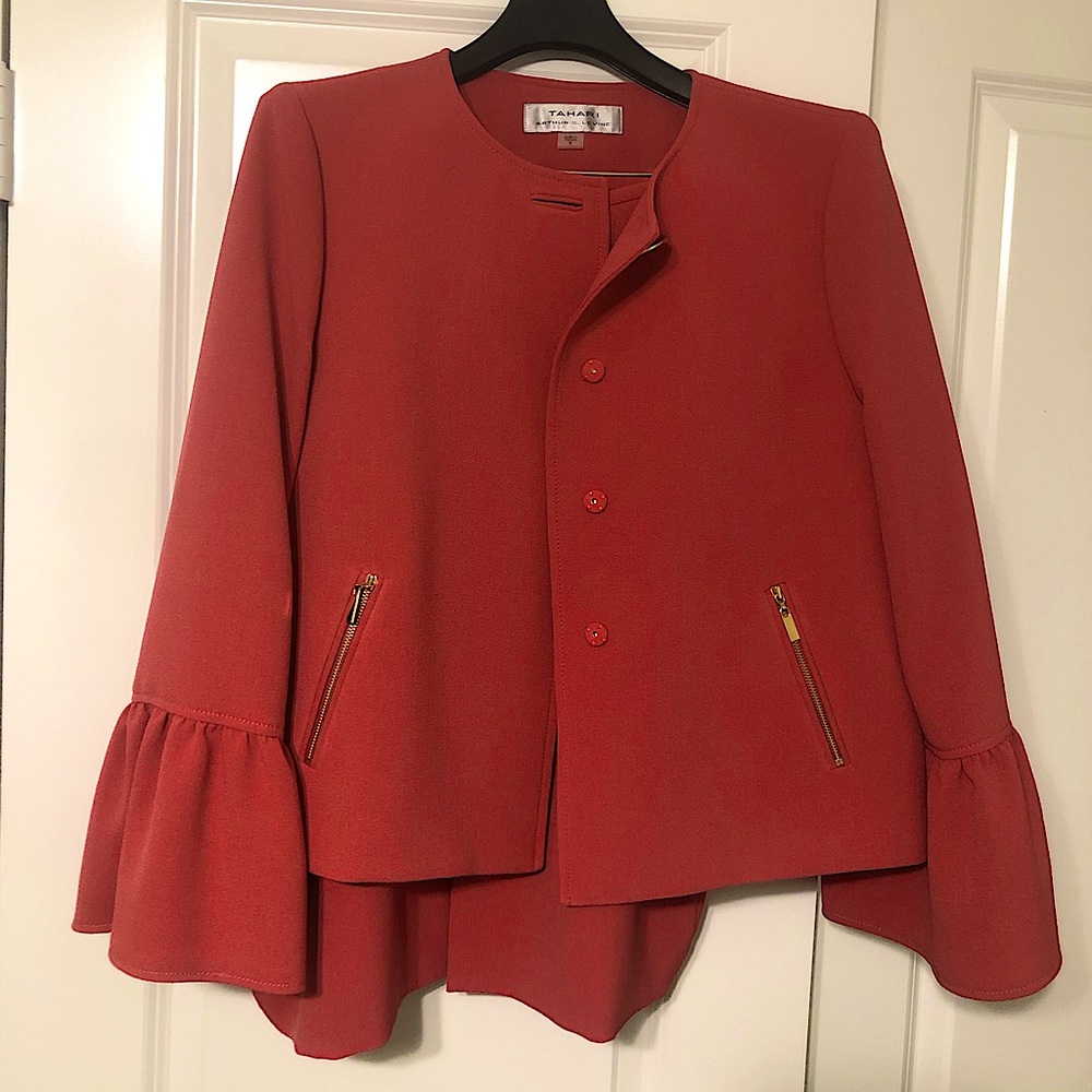 Smart & classy TAHARI skirt suit. Soft salmon pink. Like new condition.
